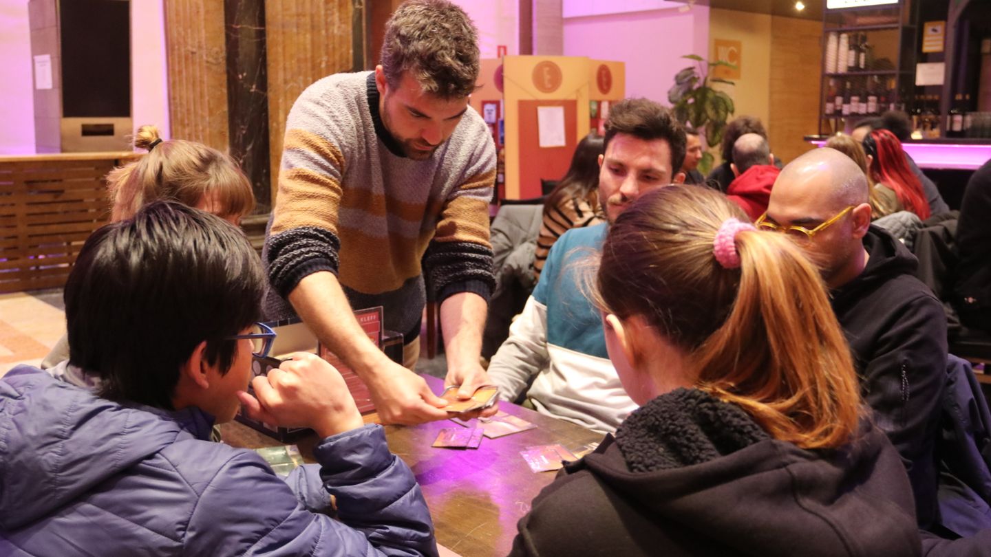 Cómo hacer amigos en Barcelona jugando a juegos de mesa