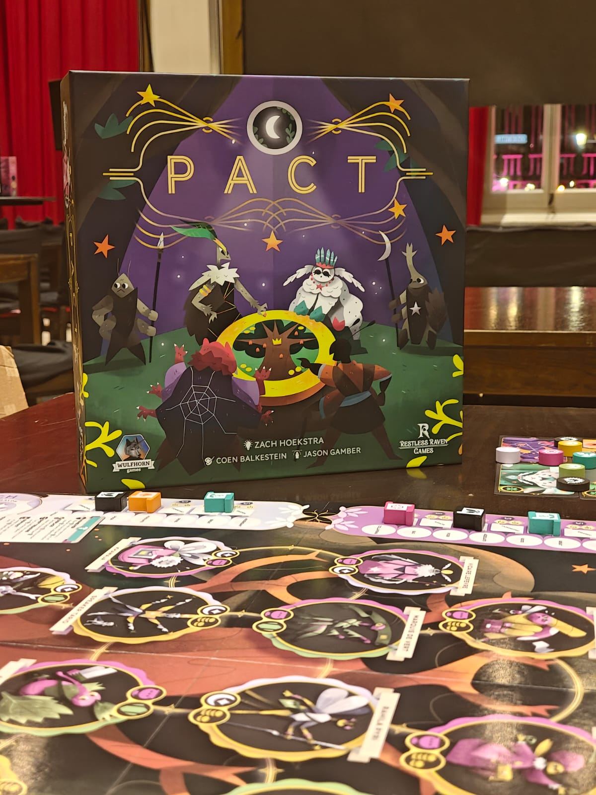 pact-juego-de-mesa.jpeg